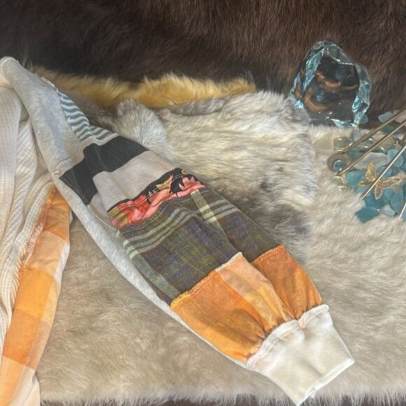 We The Free White Hooded Tunic with Colorful Sleeves S (5175) - Picture 3 of 6